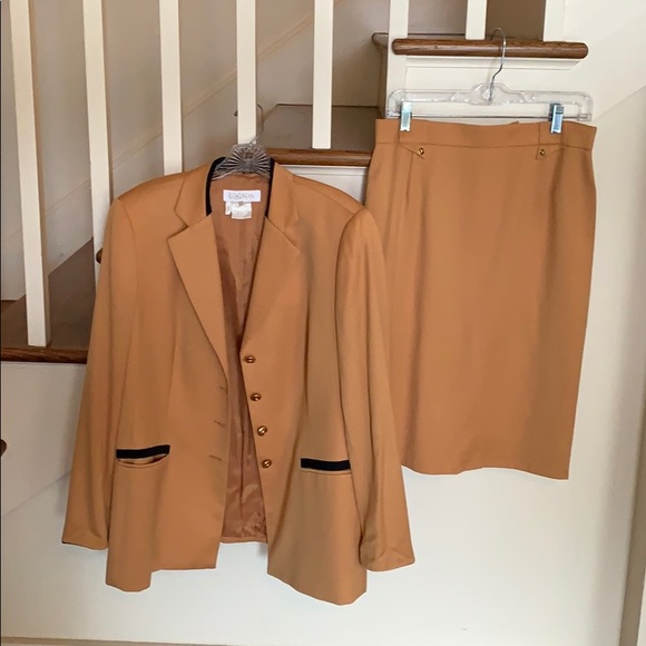 Suit set